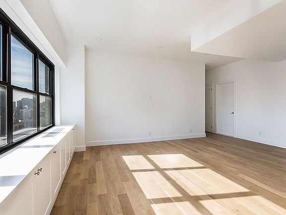 3rd image of 178 E 80th St Unit Penthouse B/c
