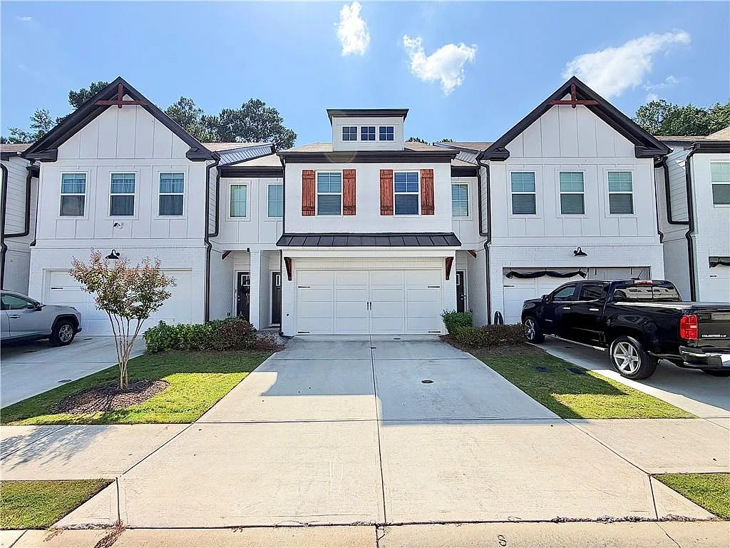 3 bed, 2.5 bath, 1818 sqft, $2,000 — Photo 2
