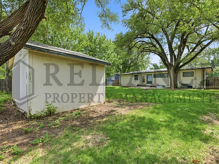 1415 N Prairie Ln — Photo 6