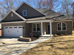 204 Banbury Cir, Simpsonville, SC 29681