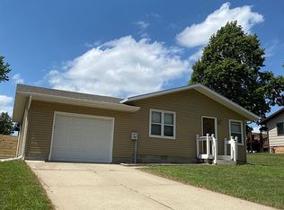 1511 Orbit Dr, Hinton, IA 51024
