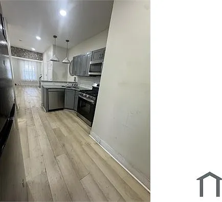 5540 Media St — Photo 4