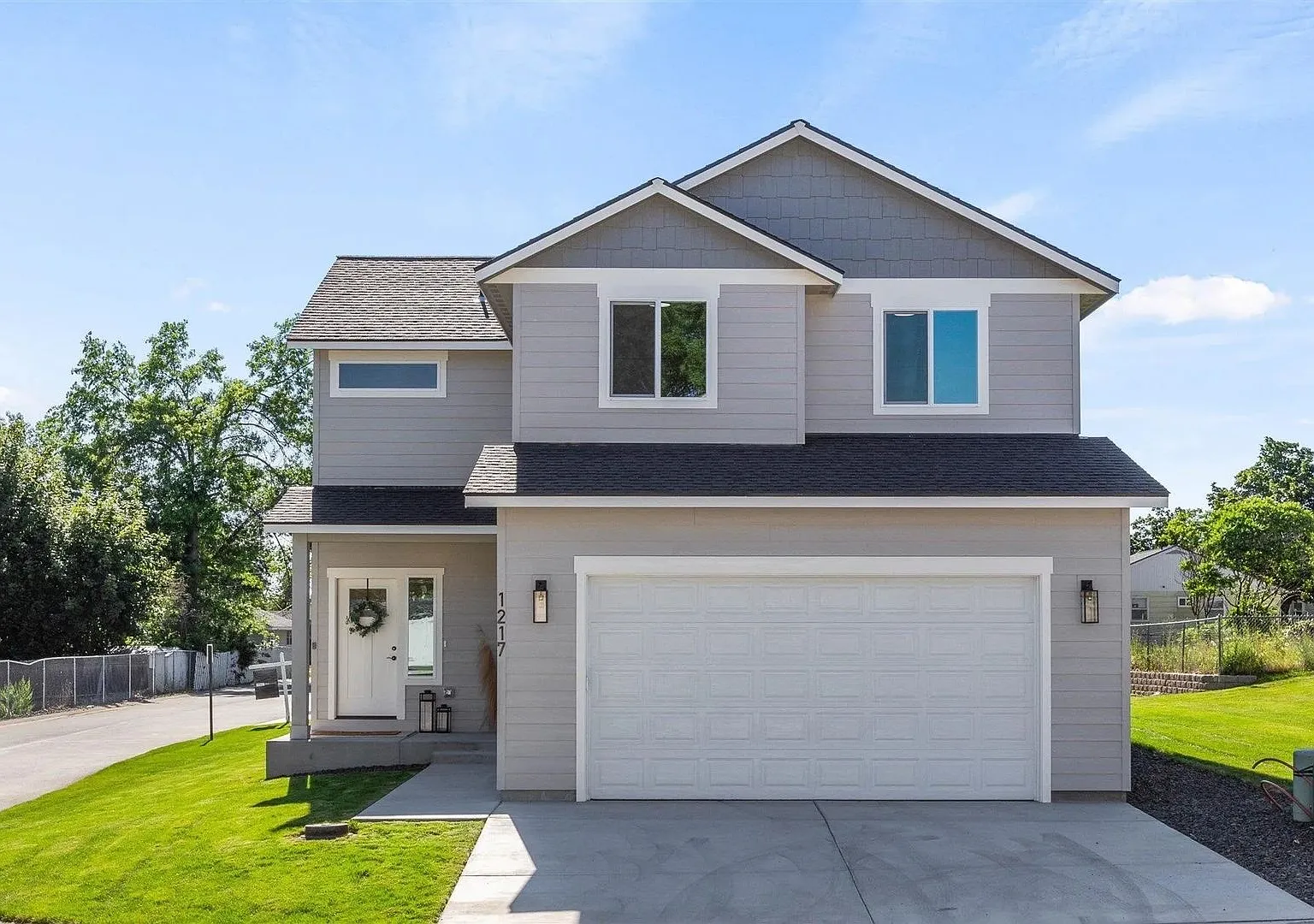 NEW Listing 3 bed/2.5 bath+ bonus area in Spokane Valley — Photo 1