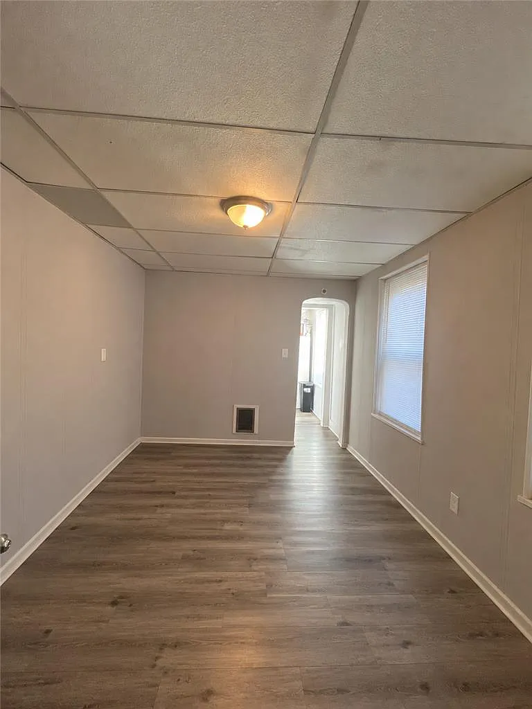 1 bed, 1.0 bath, 756 sqft, $1,150 — Photo 2