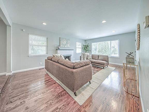 3rd image of 2801 East Ave