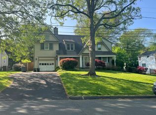 34 Macarthur Dr, Old Greenwich, CT 06870