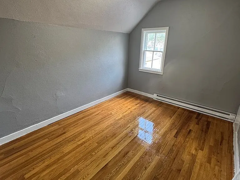 1304 Elizabeth Ave — Photo 3