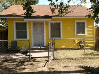 421 E Dennett Ave, Fresno, CA, 93728