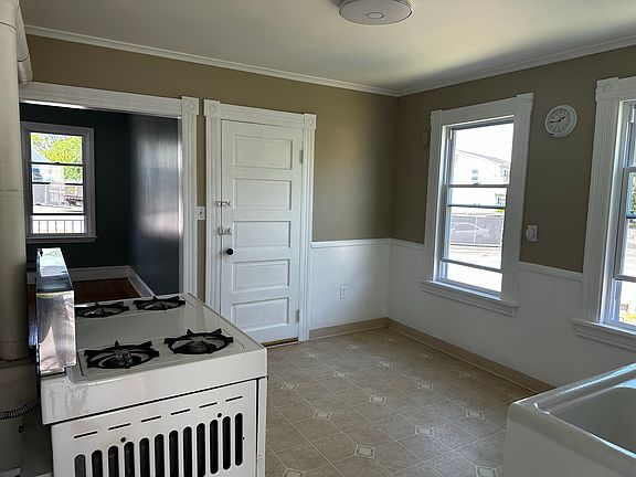 Bright kitchen, new windows, charming details. Gas stove .