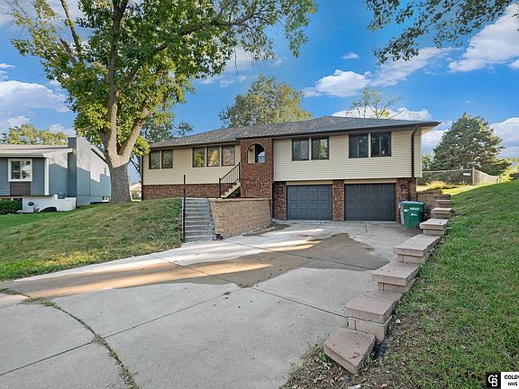 3rd image of 813 Waterford Cir