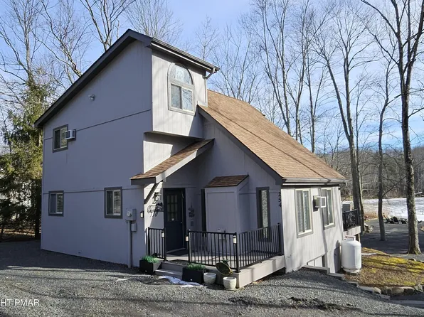 254 N Arrow Dr, Pocono Lake, PA 18347