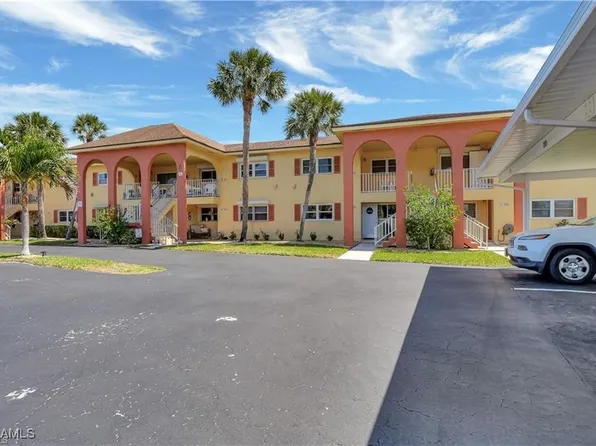 360 Charlemagne Blvd APT D105, Naples, FL 34112