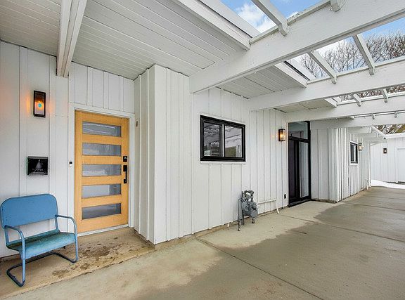 2nd image of 2649 Crawford Ave