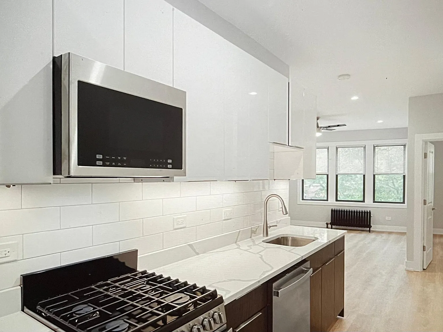 3 bed, 1100 sqft, $2,995 — Photo 1