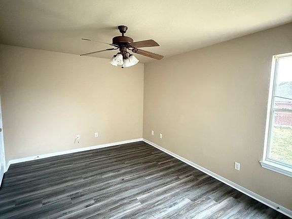 4th image of 212 Janelle Dr APT A