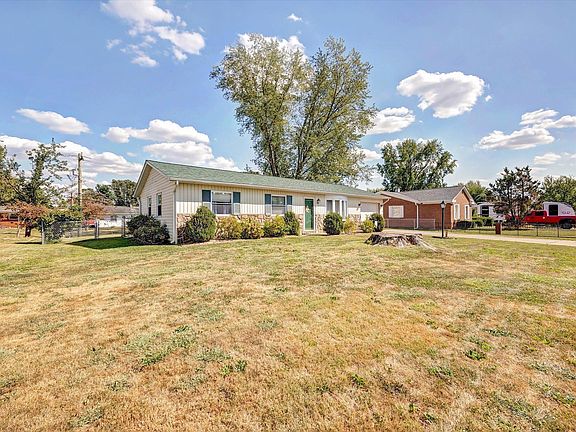 3rd image of 419 S Harvey Dr