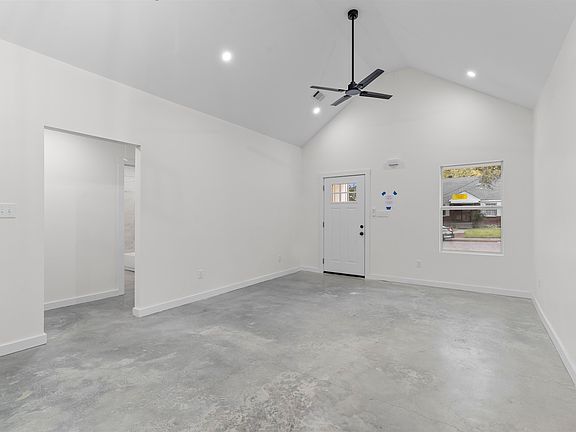 3rd image of 3215 Lyndale Ave