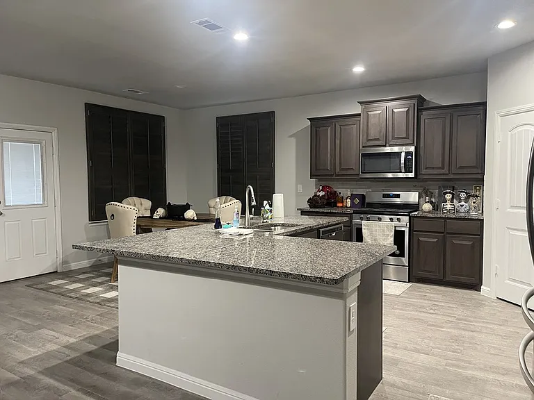 609 Viva Max Dr — Photo 4