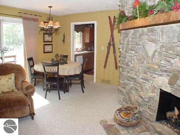 4th image of 7880 Otsego Ct