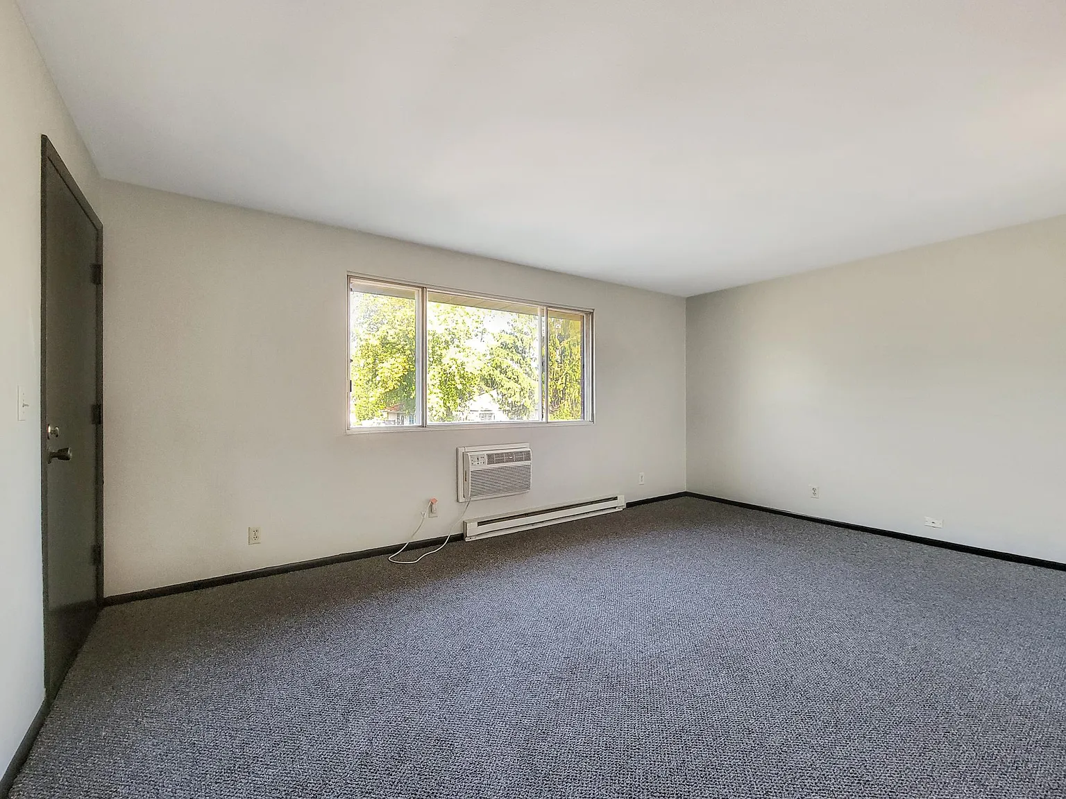 2 bed, 759 sqft, $1,295 — Photo 2