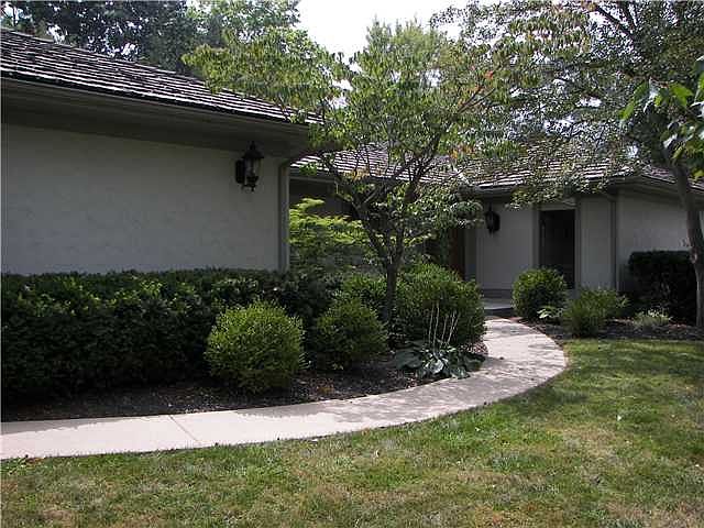 1st image of 8585 Turnberry Ct