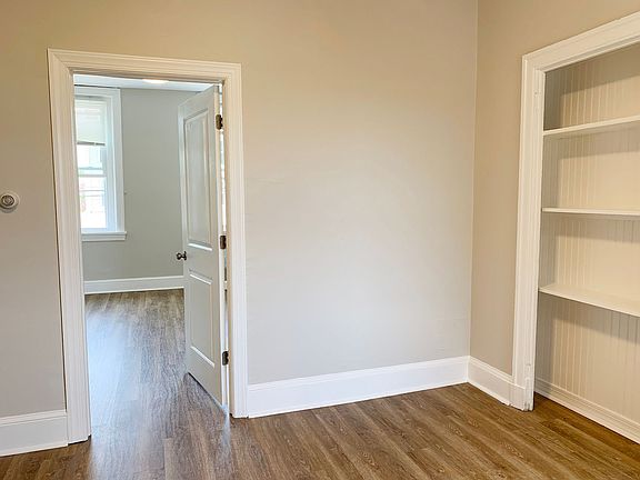 4th image of 130 E Chestnut St Floor 2