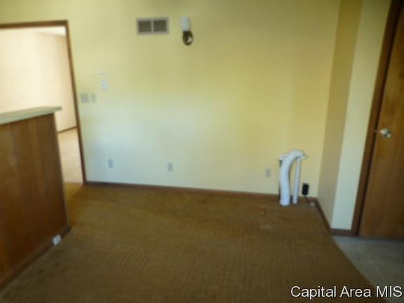 5th image of 221 W Adams St