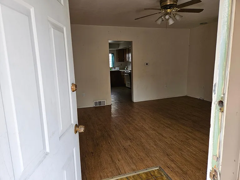 1727 Carey Way — Photo 3