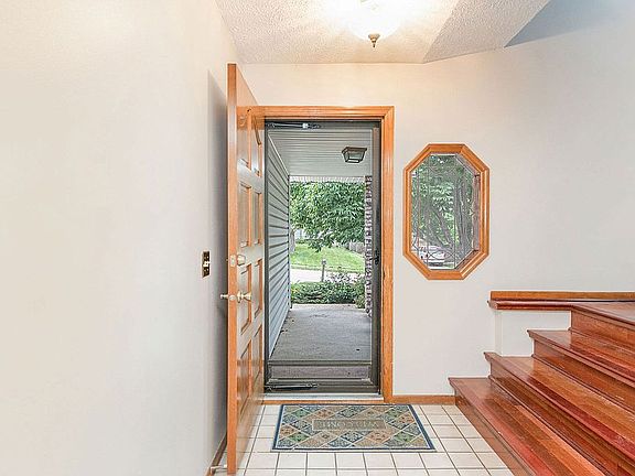 5th image of 15618 Capitol Cir