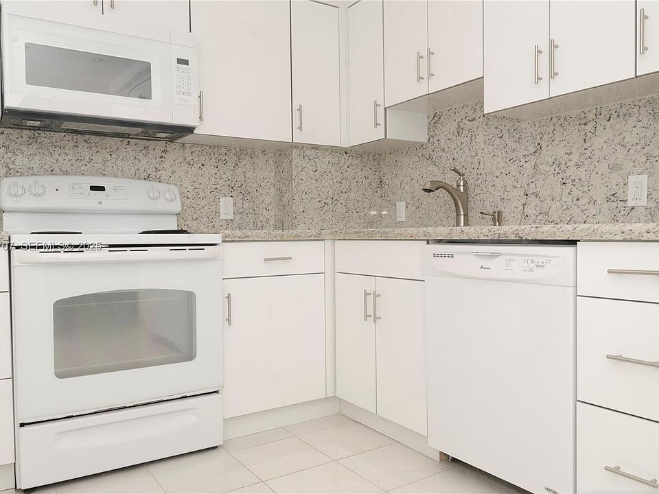 1st image of 100 Bayview Dr APT 1028