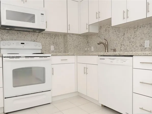 100 Bayview Dr APT 1028, Sunny Isles Beach, FL 33160