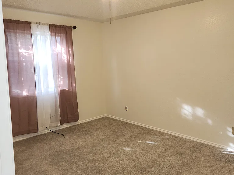 1922 Pheasant Dr — Photo 17
