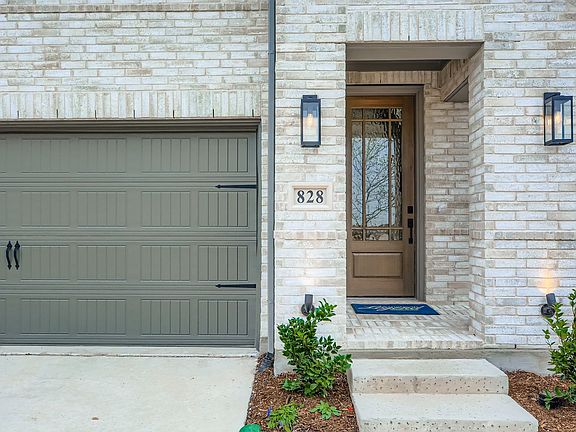 828 Trailing Vine - Front Entryway