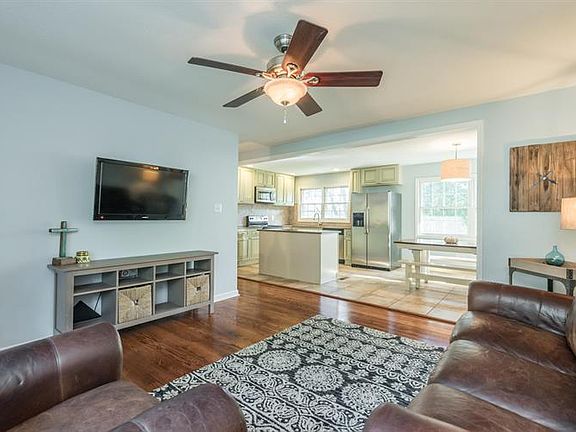 2nd image of 8016 Sabre Dr