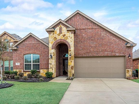 3rd image of 932 Lake Cypress Ln