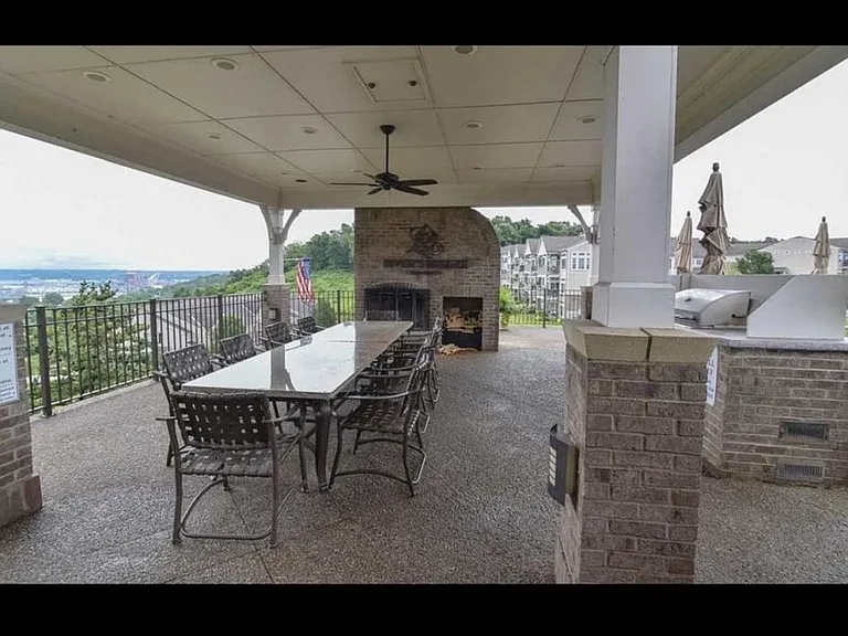 335 Skyview Ct — Photo 25