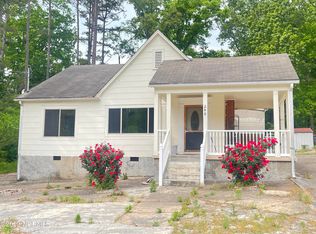 240 E Elm St, Robbins, NC 27325