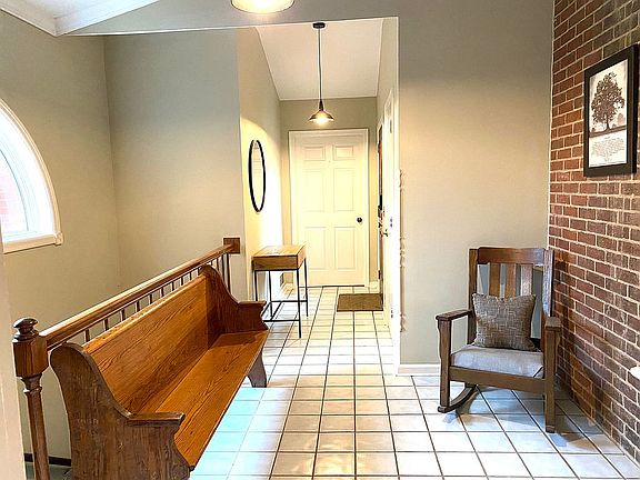 5th image of 1381 Yancy Ave