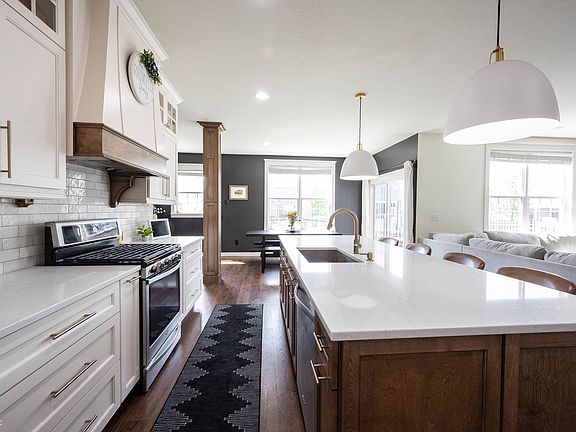 3rd image of 4359 Garrison Cir