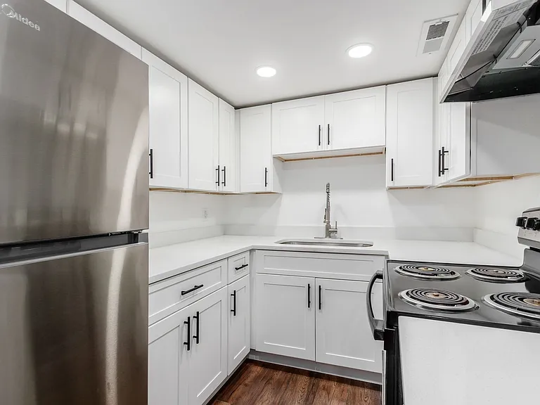 45 Governor Pl #24 — Photo 8