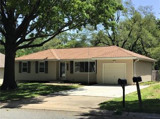 8519 Stearns Rd, Overland Park, KS 66214