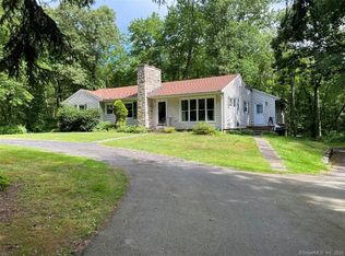 11 Apple Tree Ln, Woodbridge, CT 06525