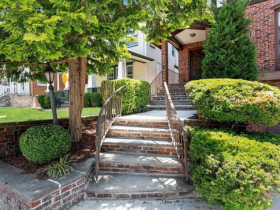 2nd image of 46 Avenue B