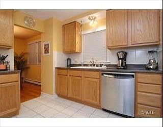 3rd image of 1536 W Farwell Ave APT 2C