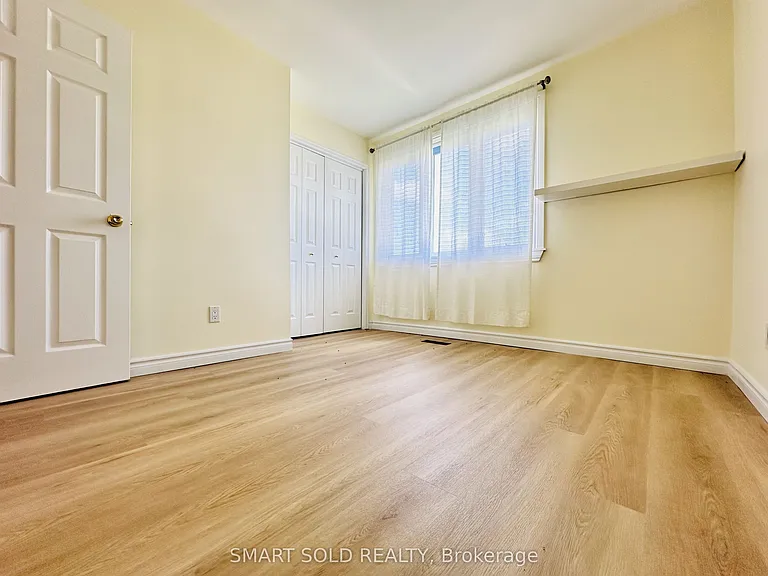 22 Hemingway Cres — Photo 12