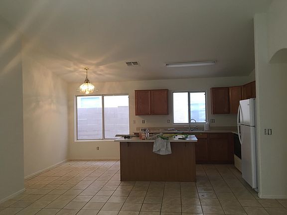 5th image of 4413 E Windsong Dr