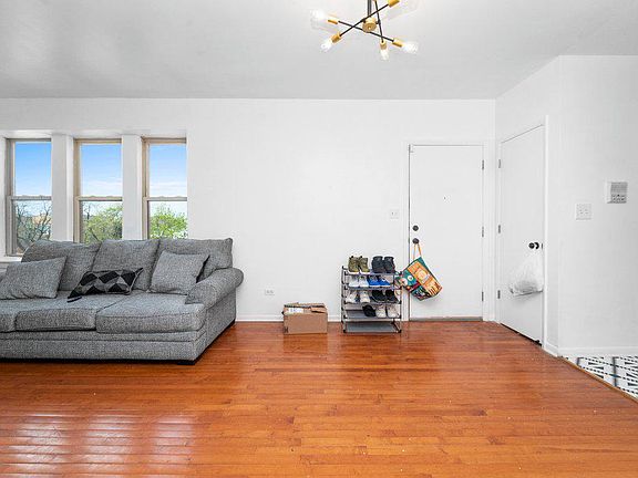 3rd image of 4113 W Kamerling Ave APT B3