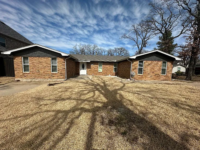 532 Oak Grove Ln — Photo 1