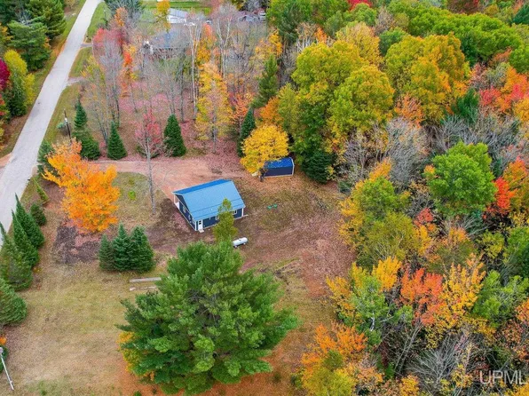 5963 265th Ln, Brampton, MI 49837