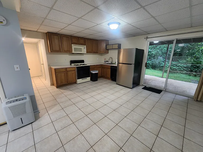 927 Hawthorne St #A — Photo 11